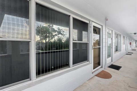 Condominio en venta en Kenneth City, Florida, 2 dormitorios, 77.57 m2 № 2123165 - foto 2