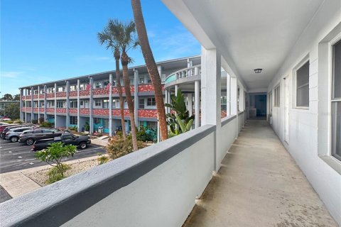 Condominio en venta en Kenneth City, Florida, 2 dormitorios, 77.57 m2 № 2123165 - foto 3