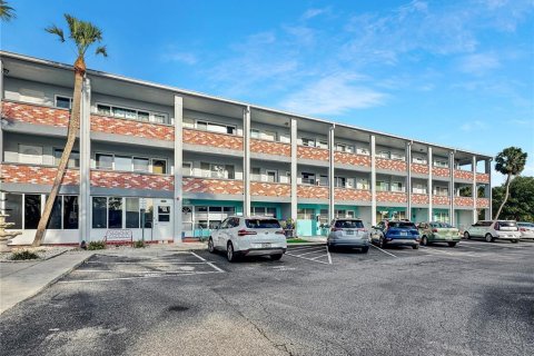Condominio en Kenneth City, Florida, 2 dormitorios № 2123165