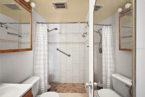 Condominio en venta en Kenneth City, Florida, 2 dormitorios, 77.57 m2 № 2123165 - foto 11