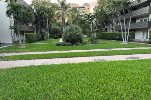 Condominio en alquiler en Miami, Florida, 2 dormitorios, 96.99 m2 № 1949617 - foto 16