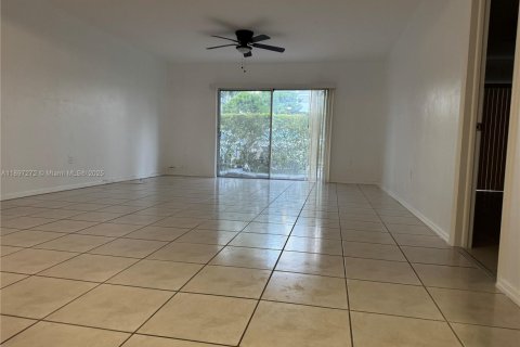 Condominio en alquiler en Miami, Florida, 2 dormitorios, 96.99 m2 № 1949617 - foto 4