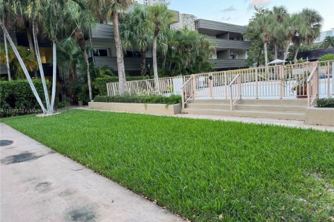 Condominio en alquiler en Miami, Florida, 2 dormitorios, 96.99 m2 № 1949617 - foto 17