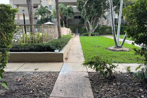 Condominio en alquiler en Miami, Florida, 2 dormitorios, 96.99 m2 № 1949617 - foto 15