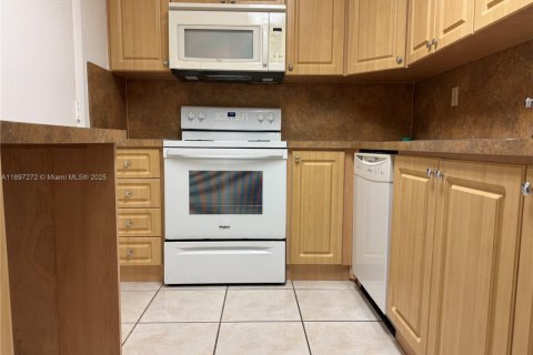 Condominio en alquiler en Miami, Florida, 2 dormitorios, 96.99 m2 № 1949617 - foto 8