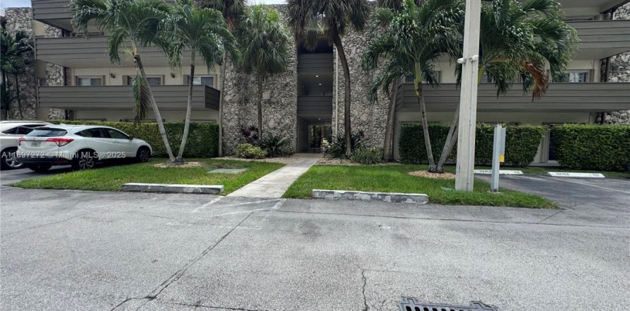 Condominio en Miami, Florida, 2 dormitorios  № 1949617