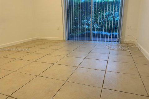 Condominio en alquiler en Miami, Florida, 2 dormitorios, 96.99 m2 № 1949617 - foto 9