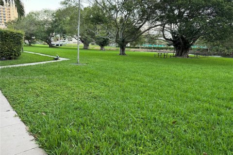 Condominio en alquiler en Miami, Florida, 2 dormitorios, 96.99 m2 № 1949617 - foto 18