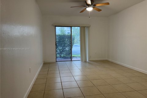 Condominio en alquiler en Miami, Florida, 2 dormitorios, 96.99 m2 № 1949617 - foto 5
