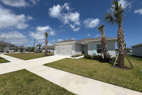 Villa ou maison à vendre à St. Lucie, Floride: 3 chambres, 128.02 m2 № 1709154 - photo 2