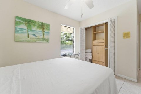 Villa ou maison à louer à Lake Worth, Floride: 4 chambres, 236.53 m2 № 2146993 - photo 18