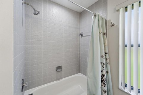 Villa ou maison à louer à Lake Worth, Floride: 4 chambres, 236.53 m2 № 2146993 - photo 24