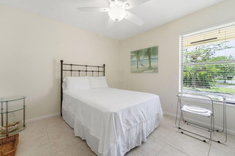 Villa ou maison à louer à Lake Worth, Floride: 4 chambres, 236.53 m2 № 2146993 - photo 17