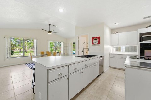 Villa ou maison à louer à Lake Worth, Floride: 4 chambres, 236.53 m2 № 2146993 - photo 14