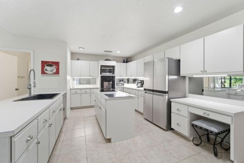 Villa ou maison à louer à Lake Worth, Floride: 4 chambres, 236.53 m2 № 2146993 - photo 12