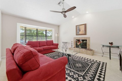 Villa ou maison à louer à Lake Worth, Floride: 4 chambres, 236.53 m2 № 2146993 - photo 5