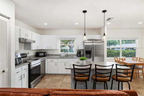 House in Ocala, Florida 2 bedrooms, 131.18 sq.m. № 2148911 - photo 2