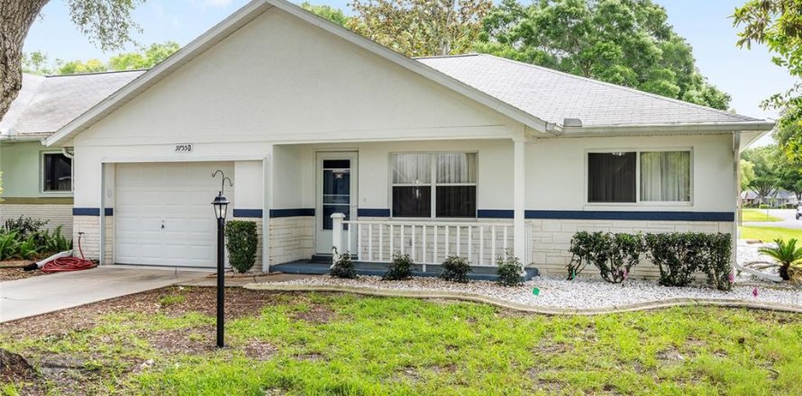 House in Ocala, Florida 2 bedrooms, 131.18 sq.m. № 2148911