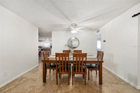 House in Ocala, Florida 2 bedrooms, 131.18 sq.m. № 2148911 - photo 12