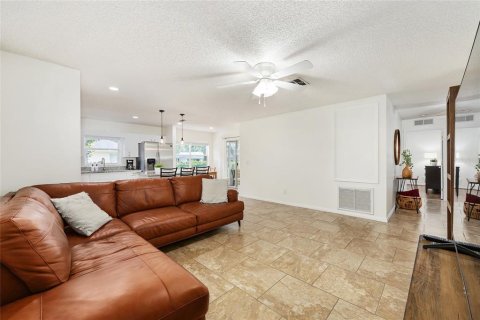 House in Ocala, Florida 2 bedrooms, 131.18 sq.m. № 2148911 - photo 3