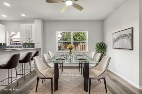 Casa en venta en Pembroke Pines, Florida, 3 dormitorios, 165.37 m2 № 1993242 - foto 3