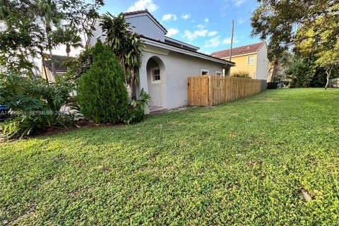 Casa en venta en Pembroke Pines, Florida, 3 dormitorios, 165.37 m2 № 1993242 - foto 15