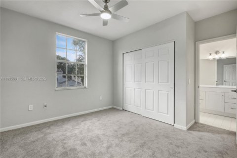 Casa en venta en Pembroke Pines, Florida, 3 dormitorios, 165.37 m2 № 1993242 - foto 13