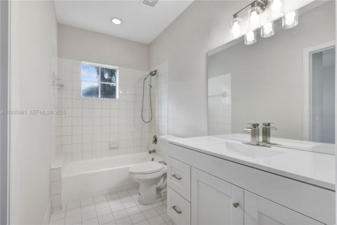 Casa en venta en Pembroke Pines, Florida, 3 dormitorios, 165.37 m2 № 1993242 - foto 12