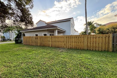 Casa en venta en Pembroke Pines, Florida, 3 dormitorios, 165.37 m2 № 1993242 - foto 14