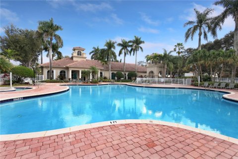 Casa en venta en Pembroke Pines, Florida, 3 dormitorios, 165.37 m2 № 1993242 - foto 24
