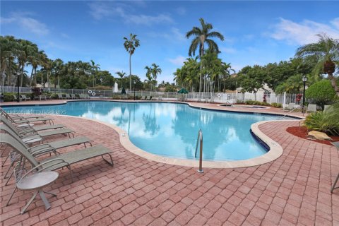 Casa en venta en Pembroke Pines, Florida, 3 dormitorios, 165.37 m2 № 1993242 - foto 22