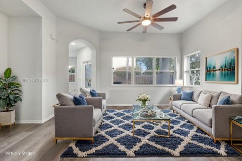 Casa en venta en Pembroke Pines, Florida, 3 dormitorios, 165.37 m2 № 1993242 - foto 2