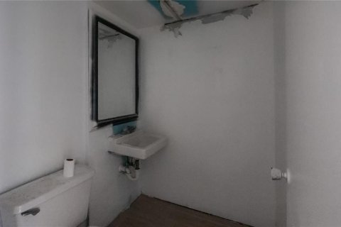 Propiedad comercial en alquiler en Tavares, Florida, 111.48 m2 № 1520152 - foto 8
