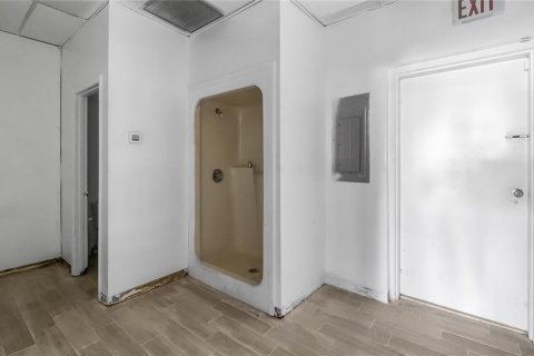 Propiedad comercial en alquiler en Tavares, Florida, 111.48 m2 № 1520152 - foto 5