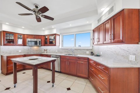 Condominio en venta en Fort Lauderdale, Florida, 3 dormitorios, 181.16 m2 № 2181579 - foto 22