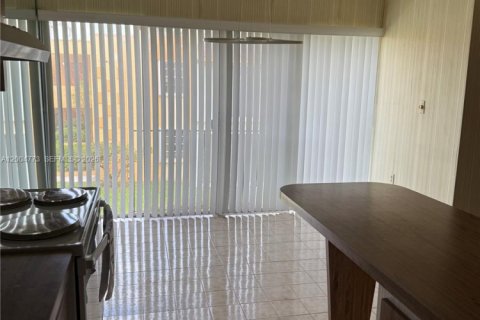 Condo in Miami, Florida, 2 bedrooms № 2170547 - photo 5