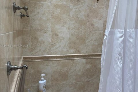 Condo in Miami, Florida, 2 bedrooms № 2170547 - photo 11