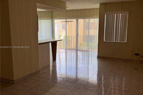 Condo in Miami, Florida, 2 bedrooms № 2170547 - photo 12