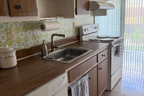 Condo in Miami, Florida, 2 bedrooms № 2170547 - photo 6