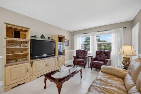 Condominio en venta en Lauderdale Lakes, Florida, 1 dormitorio, 63.55 m2 № 2054977 - foto 3