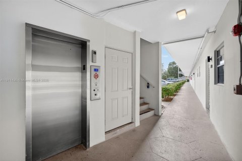 Condominio en venta en Lauderdale Lakes, Florida, 1 dormitorio, 63.55 m2 № 2054977 - foto 23