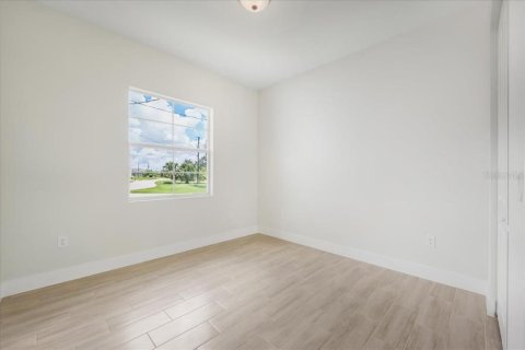 House in Lehigh Acres, Florida 3 bedrooms, 162.58 sq.m. № 1807010 - photo 10