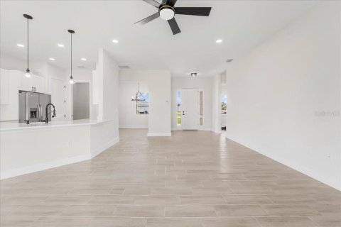 House in Lehigh Acres, Florida 3 bedrooms, 162.58 sq.m. № 1807010 - photo 5