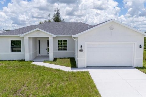 House in Lehigh Acres, Florida 3 bedrooms, 162.58 sq.m. № 1807010 - photo 1