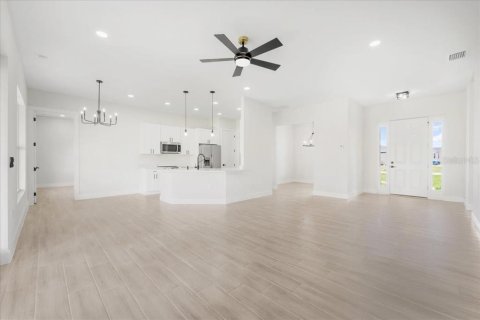 House in Lehigh Acres, Florida 3 bedrooms, 162.58 sq.m. № 1807010 - photo 4
