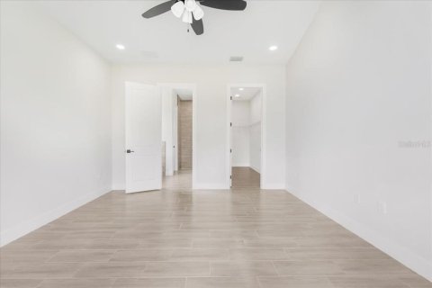 House in Lehigh Acres, Florida 3 bedrooms, 162.58 sq.m. № 1807010 - photo 29