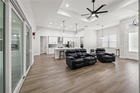 House in Venice, Florida 3 bedrooms, 191.01 sq.m. № 2396375 - photo 10
