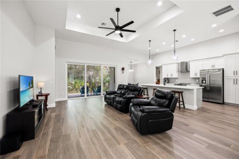 House in Venice, Florida 3 bedrooms, 191.01 sq.m. № 2396375 - photo 14