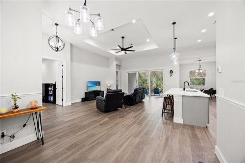 House in Venice, Florida 3 bedrooms, 191.01 sq.m. № 2396375 - photo 9