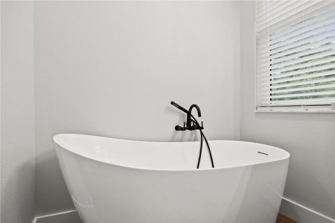 House in Venice, Florida 3 bedrooms, 191.01 sq.m. № 2396375 - photo 21
